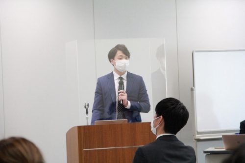 第2部「工場内でのカミナシの活用について」をテーマに講演された ㈱カミナシ カスタマーセールス 塩田 氏
