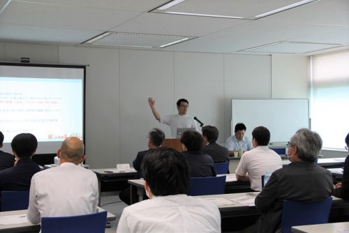 第2部「さぁ、スケジュールからデジタル化」について講演されたサイボウズ㈱　中部営業G　山田氏