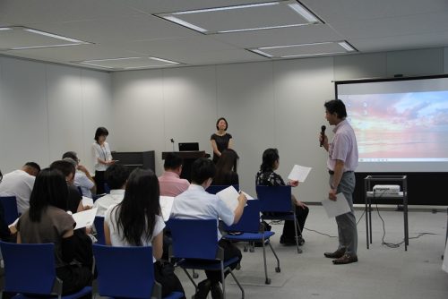 会員交流会 30秒自己紹介の様子